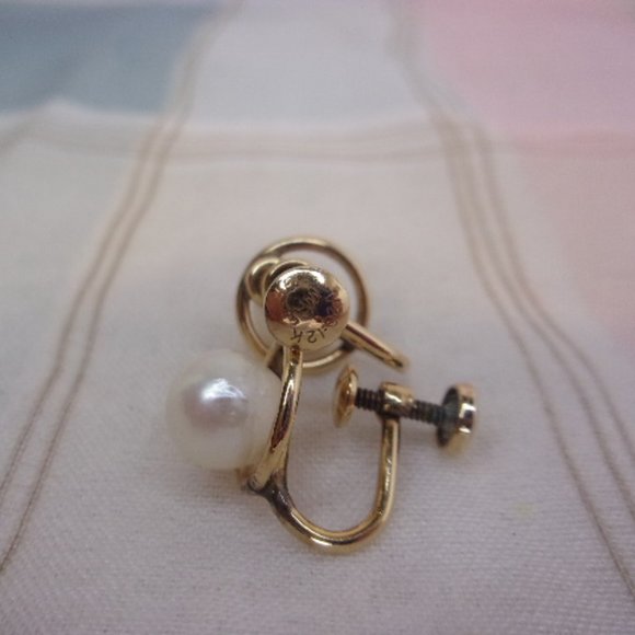 WRE Gold Filled Cultured Pearl Screw Back Earrings - Picture 5 of 7